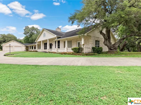 108 Memorial Dr, Moulton, TX 77975