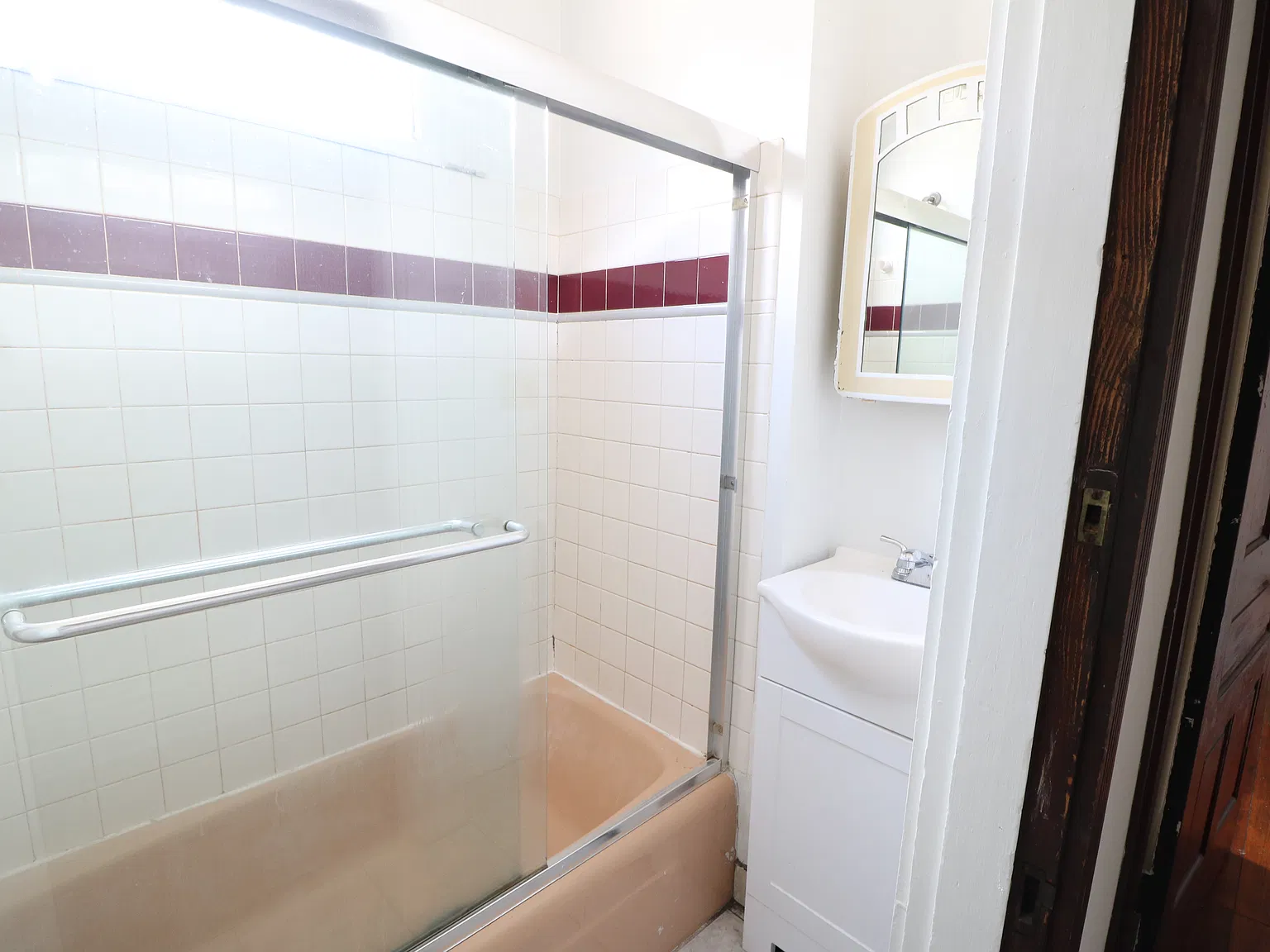 2 bed, 2812 sqft, $1,300 — Photo 4