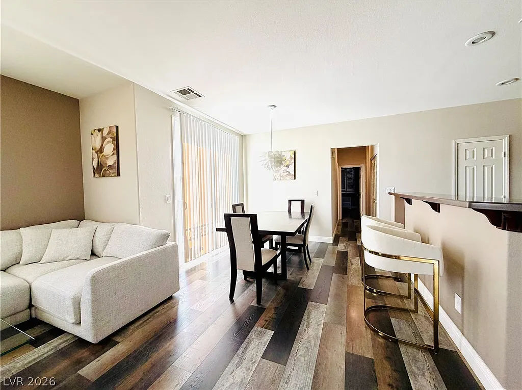 2 bed, 2.0 bath, 1220 sqft, $2,350 — Photo 4