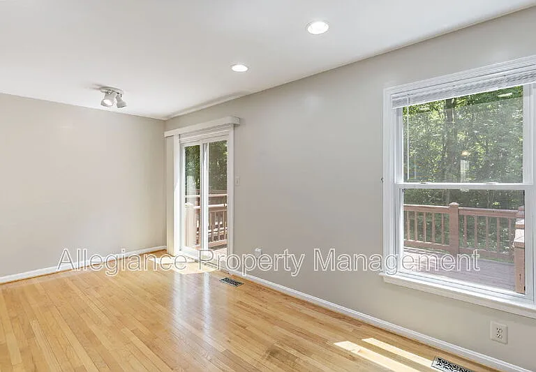 8073 Morning Meadow Ct — Photo 17