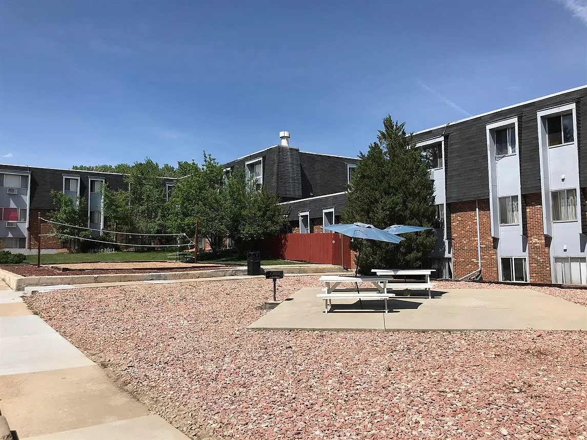 Prospect Pointe Apartments — Photo 3