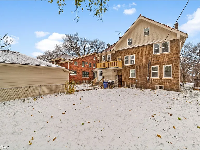 867 East Blvd — Photo 3