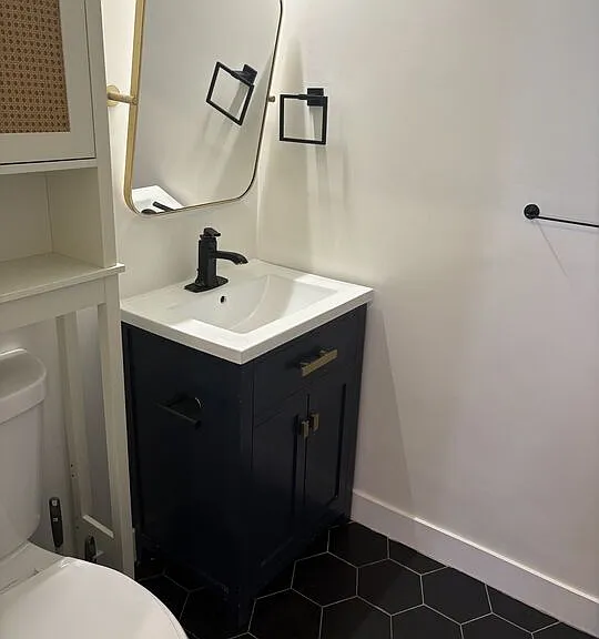 6350 Willoughby Ave #9 — Photo 14