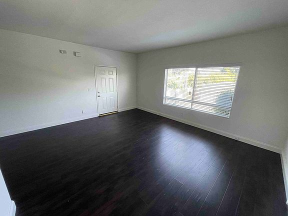 4th image of 11369-11371-1137 Pearl St #105