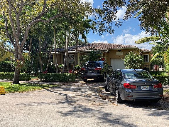 3rd image of 826 Madrid St