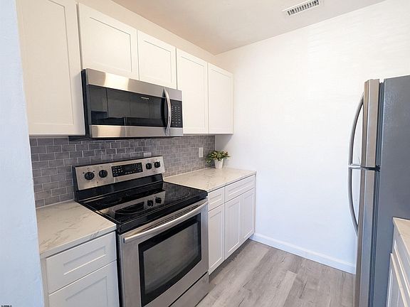 3rd image of 210 Noahs Rd #210