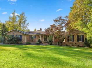 407 W Browning Rd, Hendersonville, NC 28791