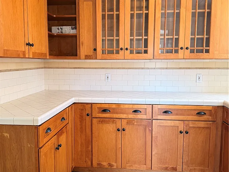 1631 Walworth Ave — Photo 9