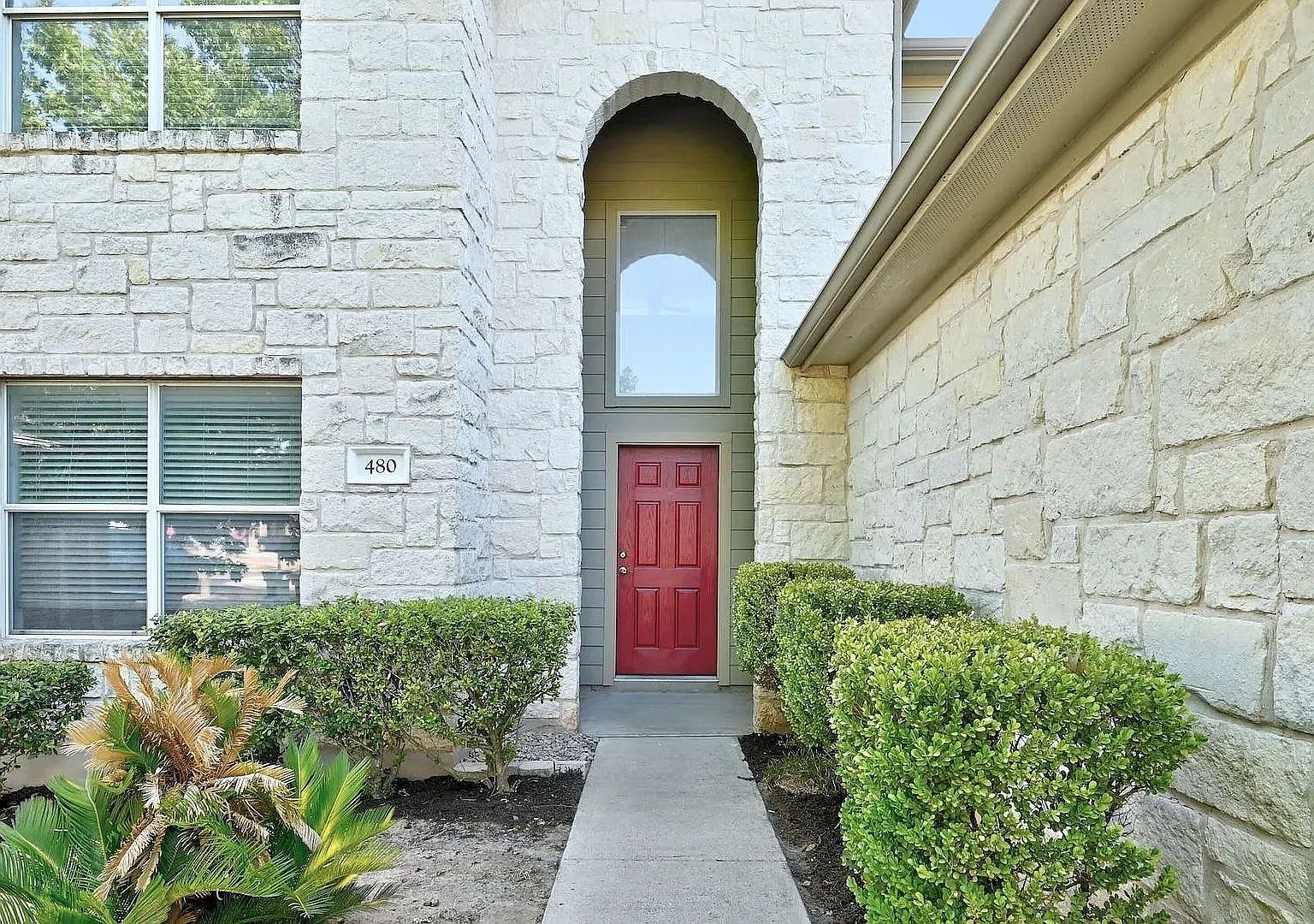 5 bed, 2448 sqft, $700 — Photo 1