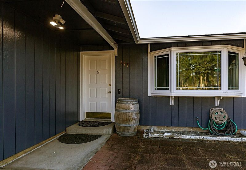 3rd image of 577 Salal St.
