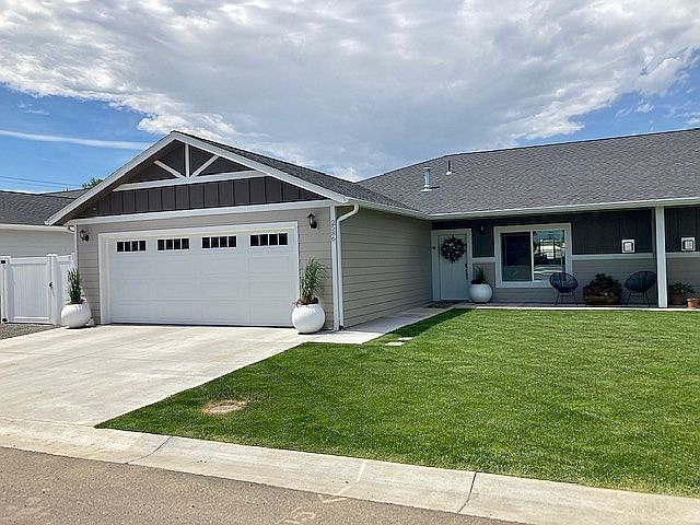 1st image of 2586 Blossom Ln