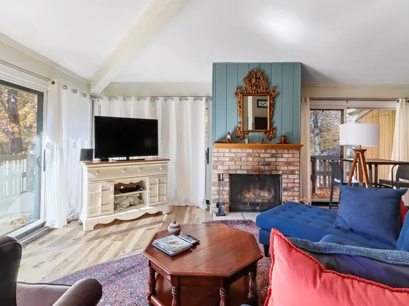 521 Bristol Oak COURT #A, Fontana, WI 53125
