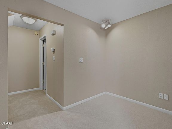 3rd image of 920 N 39th St