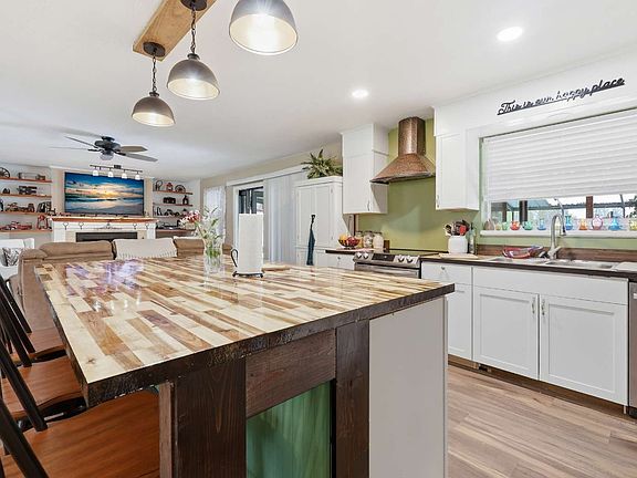 5th image of 358 SE Evergreen Dr