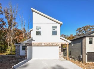 14 S Pinyon Point, Fayetteville, AR 72701