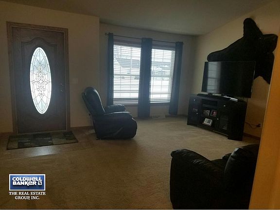3rd image of 604 Country Breeze Ln