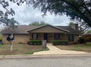 428 Chaparral Dr, Pleasanton, TX 78064