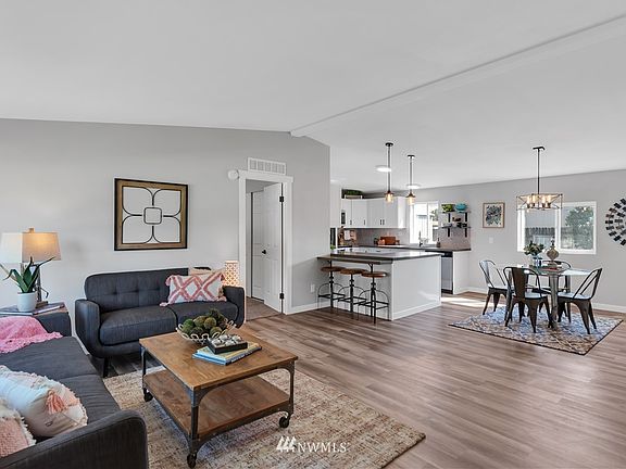 2nd image of 615 Nelson Place N