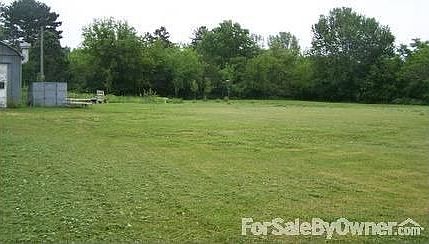 Spacious 1.8 (approx) acre yard
						:
						Perfect for watching the deer gather!