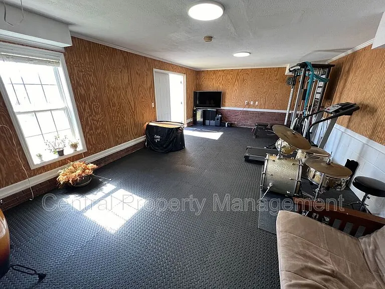 1014 Old Mill Rd — Photo 38