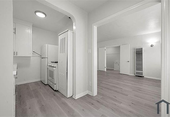 5th image of 408 S Grevillea Ave Unit 9