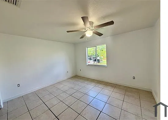 4 bed, 1800 sqft, $3,888 — Photo 4