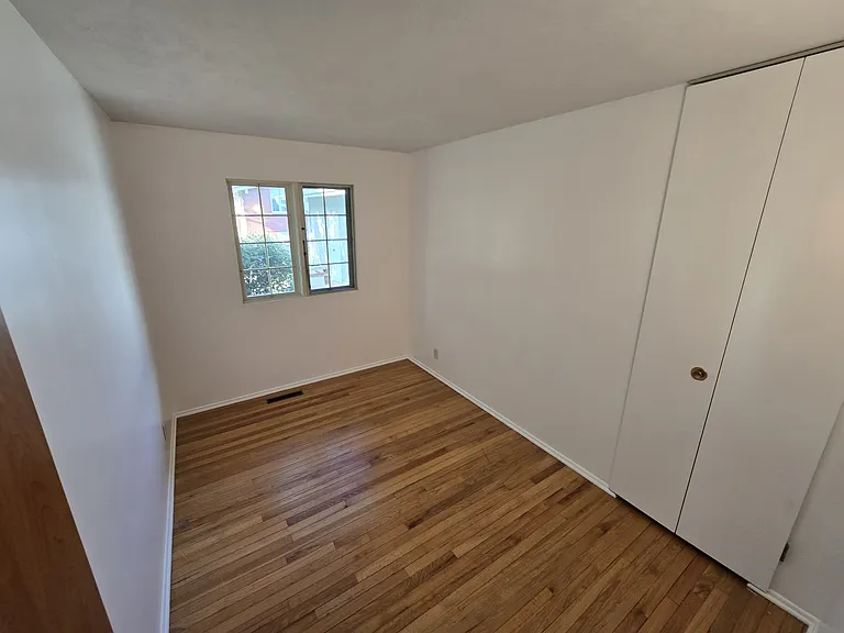 420 Steinway Rd — Photo 5