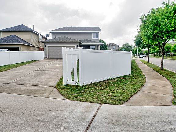 3rd image of 1401 Colorado Bend Dr