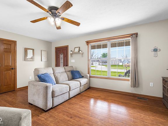 4th image of 7351 S Artesian Ct