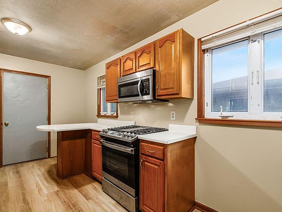 5th image of 2850 Parlin Dr