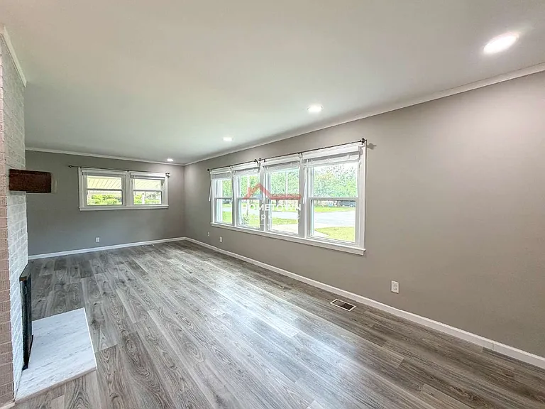 1815 Hallmark Dr — Photo 6