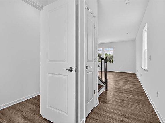 3rd image of 5525 Hydrangea St