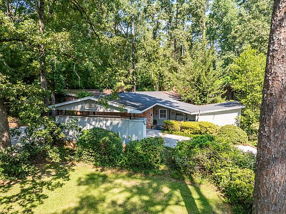 2nd image of 823 Dogwood Lane