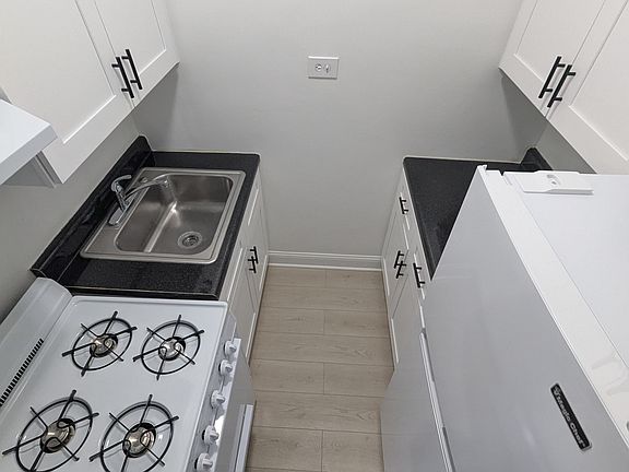 3rd image of 1701 W North Shore Ave APT 2A