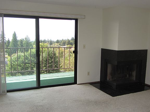 5th image of 11239 Greenwood Ave N APT 402