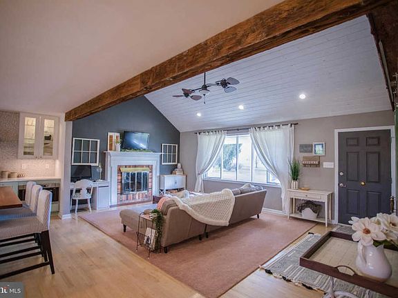 5th image of 636 Walnut Dr