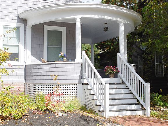 Gracious Rounded Entrance