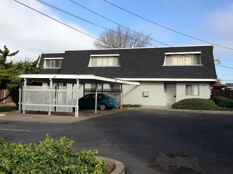 2135 Aldengate Way