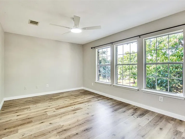 1201 Del Roy Dr — Photo 20