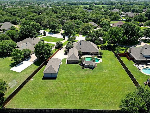 Plenty of yard for plat equipment and outside games, baseball & More!