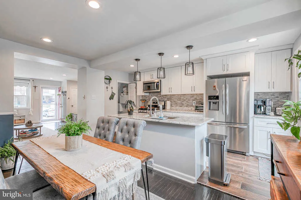 477 Kingsley St photo 1