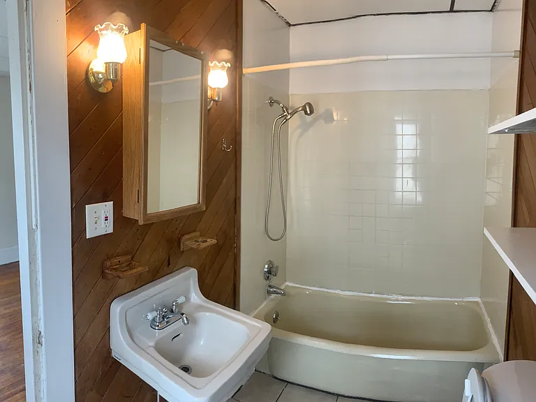 2 N Main St #3L — Photo 10