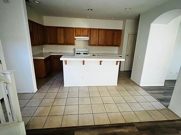5th image of 2550 Kenwood Ct