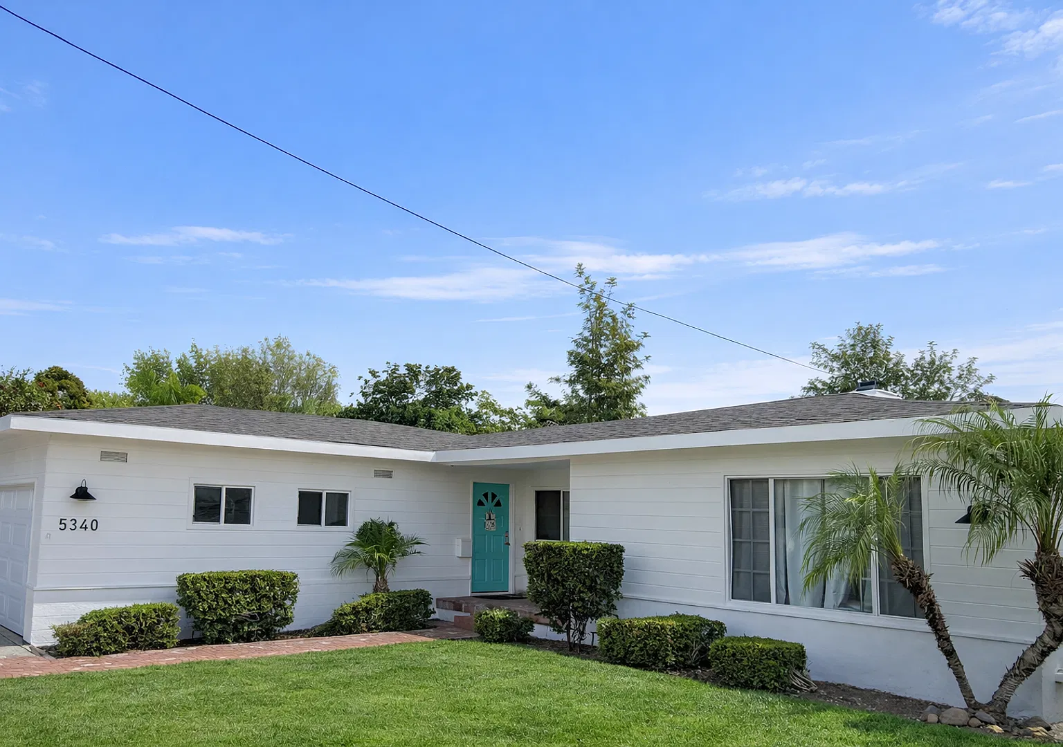 Great Views! Large 5 Bed 2 Bath House with a Quick Walk to Campus!! — Photo 1