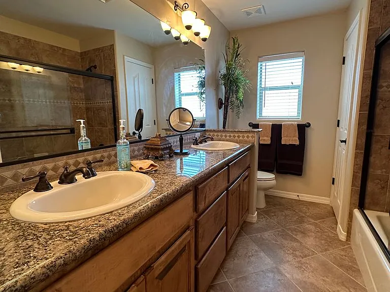 1840 Laramie Dr — Photo 15