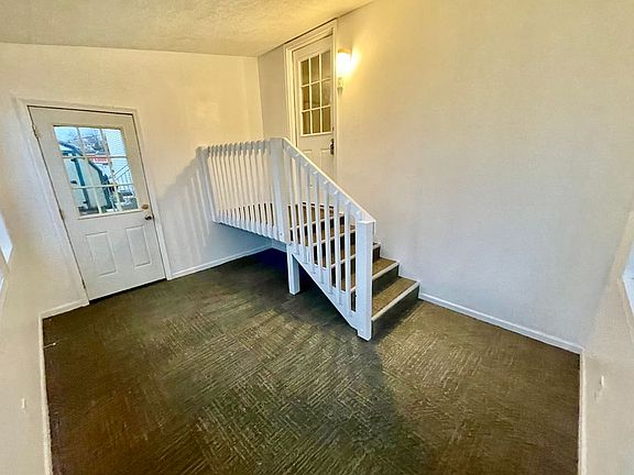 3rd image of 14 Carol Lee Dr NW
