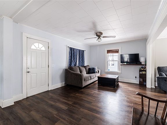 4th image of 3303 Dewey Ave