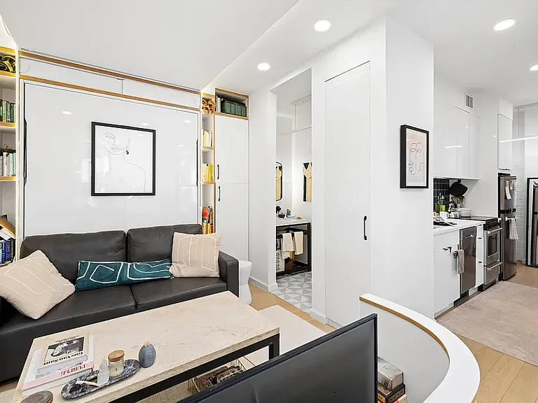 487 Clinton Ave #2D — Photo 1