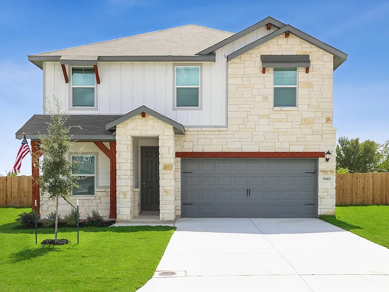 5603 Luna Pass — Photo 1