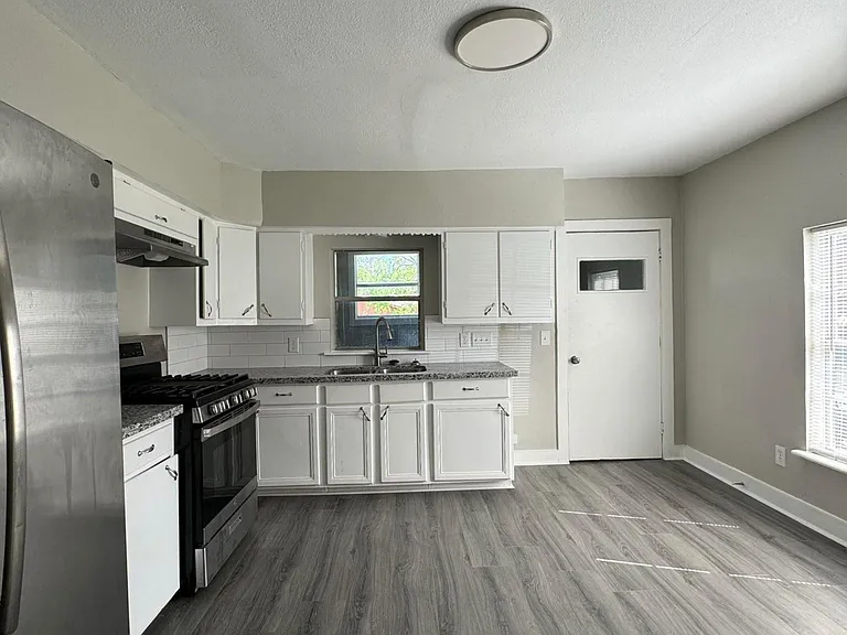 8708 Lanewood Dr — Photo 11